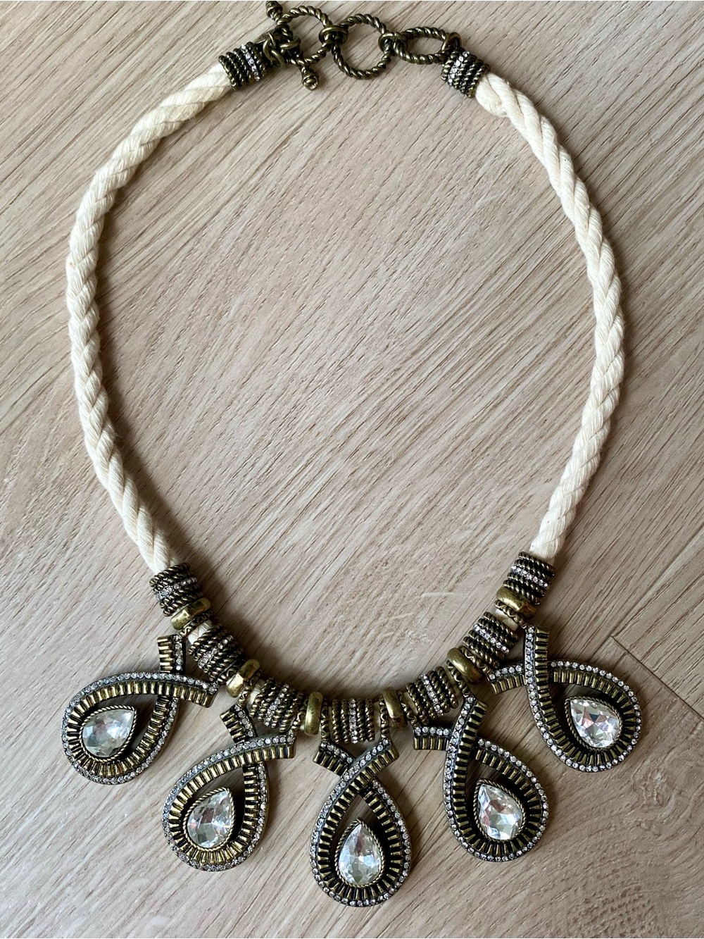 ❤️ Banana Republic Brass Lake House Teardrop Style With Rope Statement Necklace